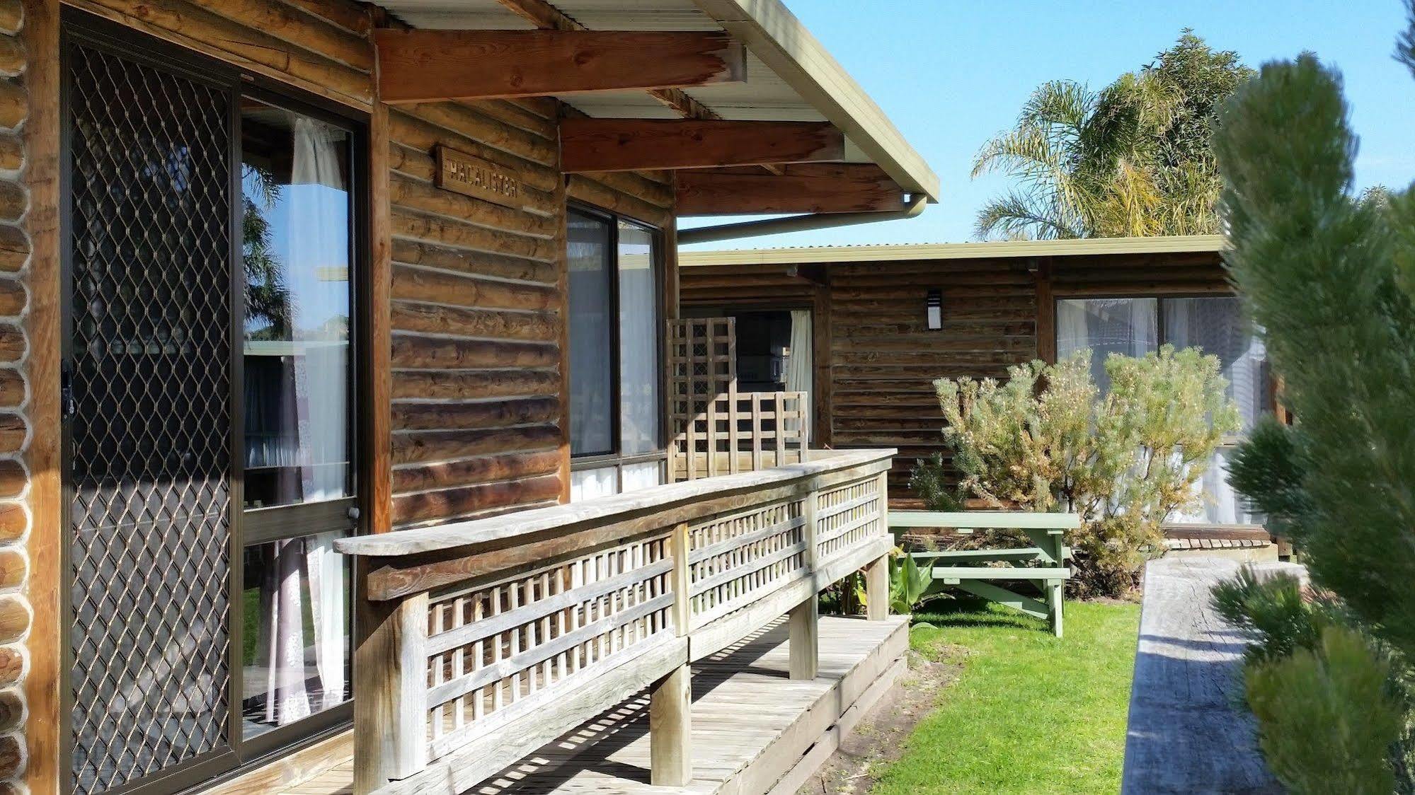 Lazy Acre Log Cabins Лейкс-Ентранс Екстер'єр фото